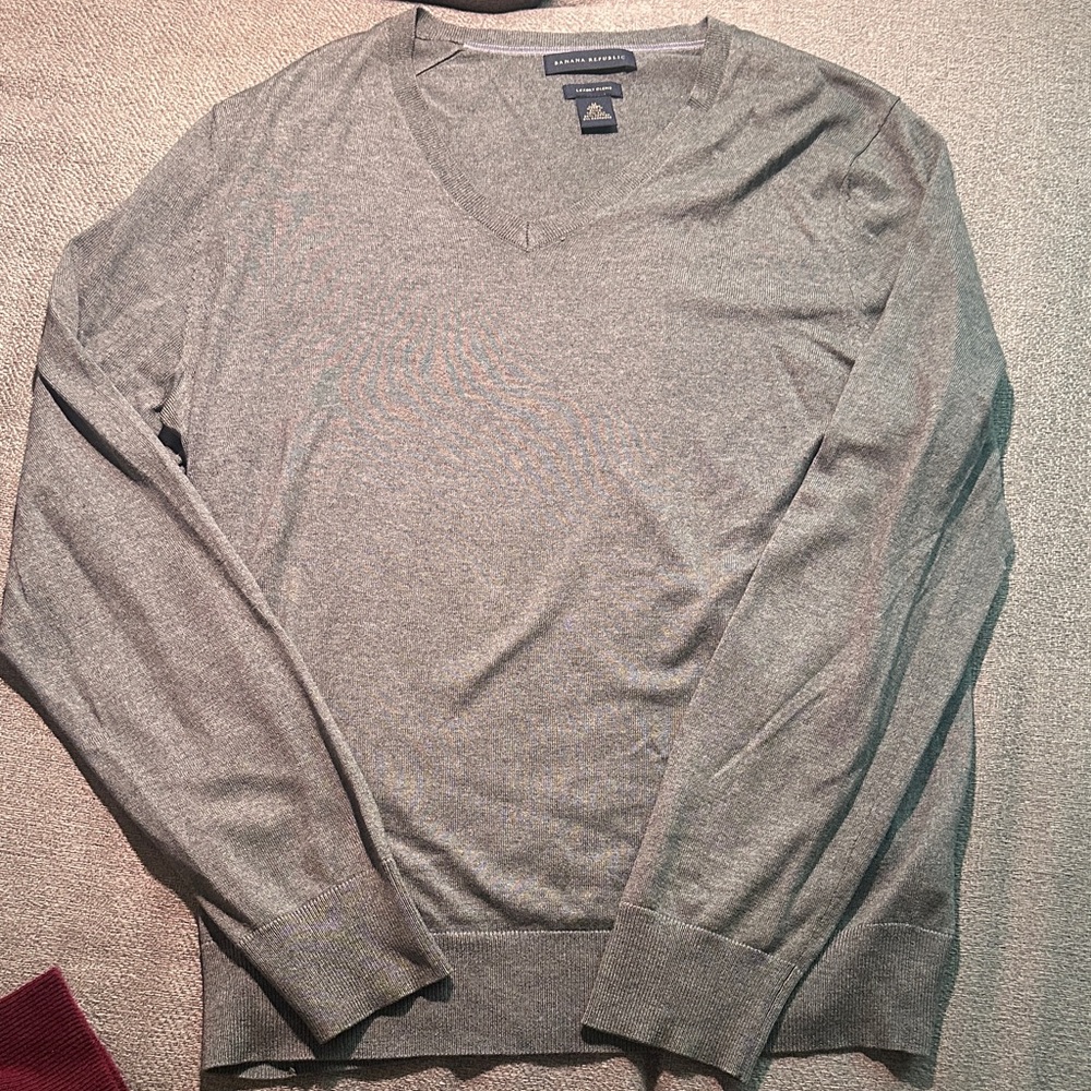 Banana Republic Light Gray V-Neck Sweater - Silk/Cotton/Cashmere blend